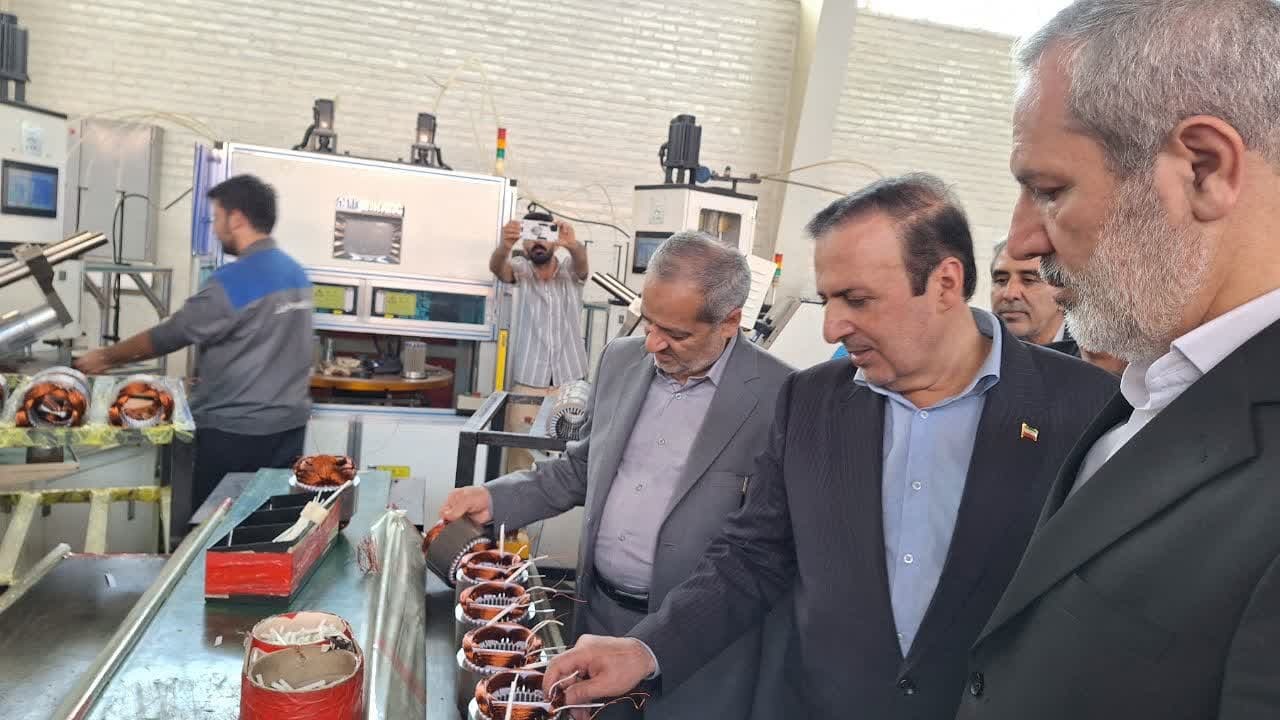 وزیر آموزش و پرورش از خط تولید کولرهای سلولزی و پلیمری بازدید کرد وزیر آموزش و پرورش از خط تولید کولرهای سلولزی و پلیمری بازدید کرد