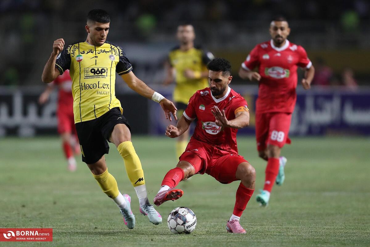 پرواز هلی کوپتر هاشمیان بر فراز نقش جهان/ علیپور و پرسپولیس به رکورد جذاب سپاهان را پایان دادند