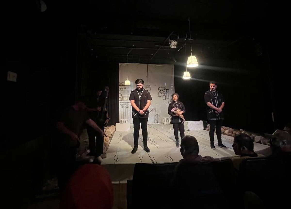 نخستین روایت عاشقانه «آ» روی صحنه رفت