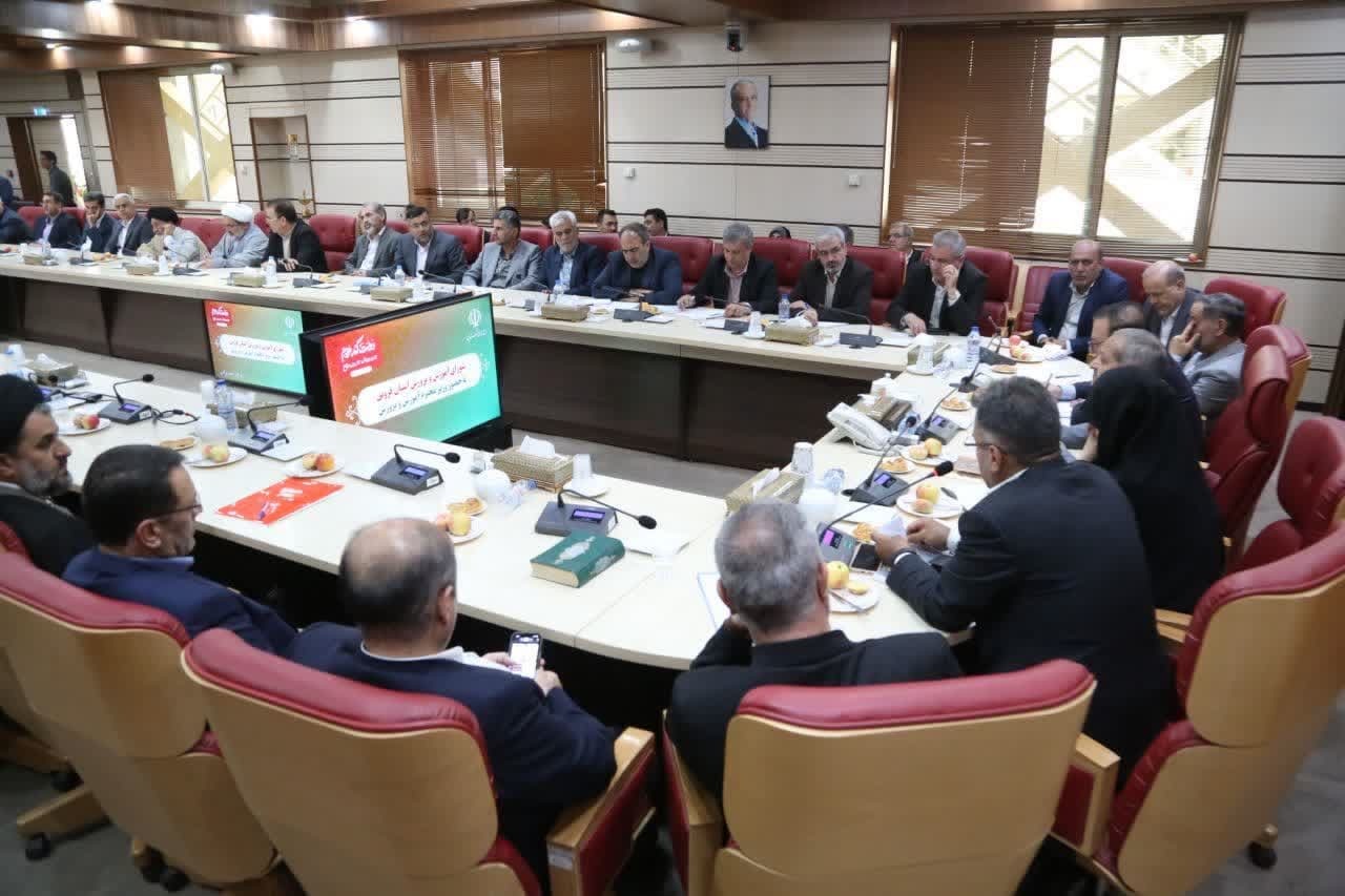 استاندار قزوین پرتلاش و اخلاق مدار است و نمره قبولی می گیرد/ هر کس وحدت را بر هم بزند در همصدا با دشمن است