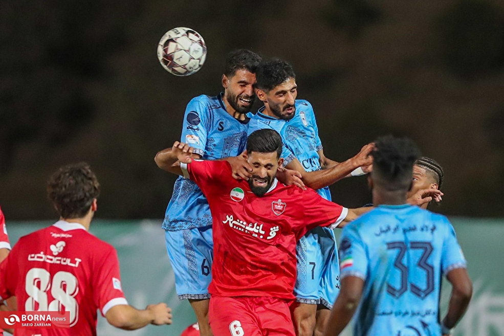 دیدار تیم های چادرملو اردکان -پرسپولیس تهران