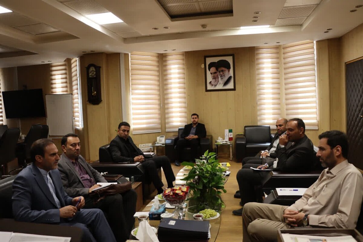 بررسی پروژه‌های نیمه‌تمام ورزشی شهرضا در دیدار نماینده مردم با مدیرکل ورزش و جوانان اصفهان