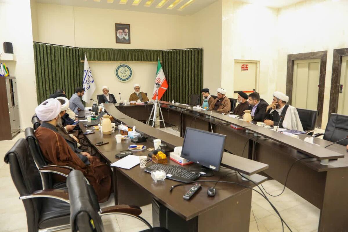  نظام از ظرفیت حوزه‌های علمیه در حل مسائل کشور استفاده کند