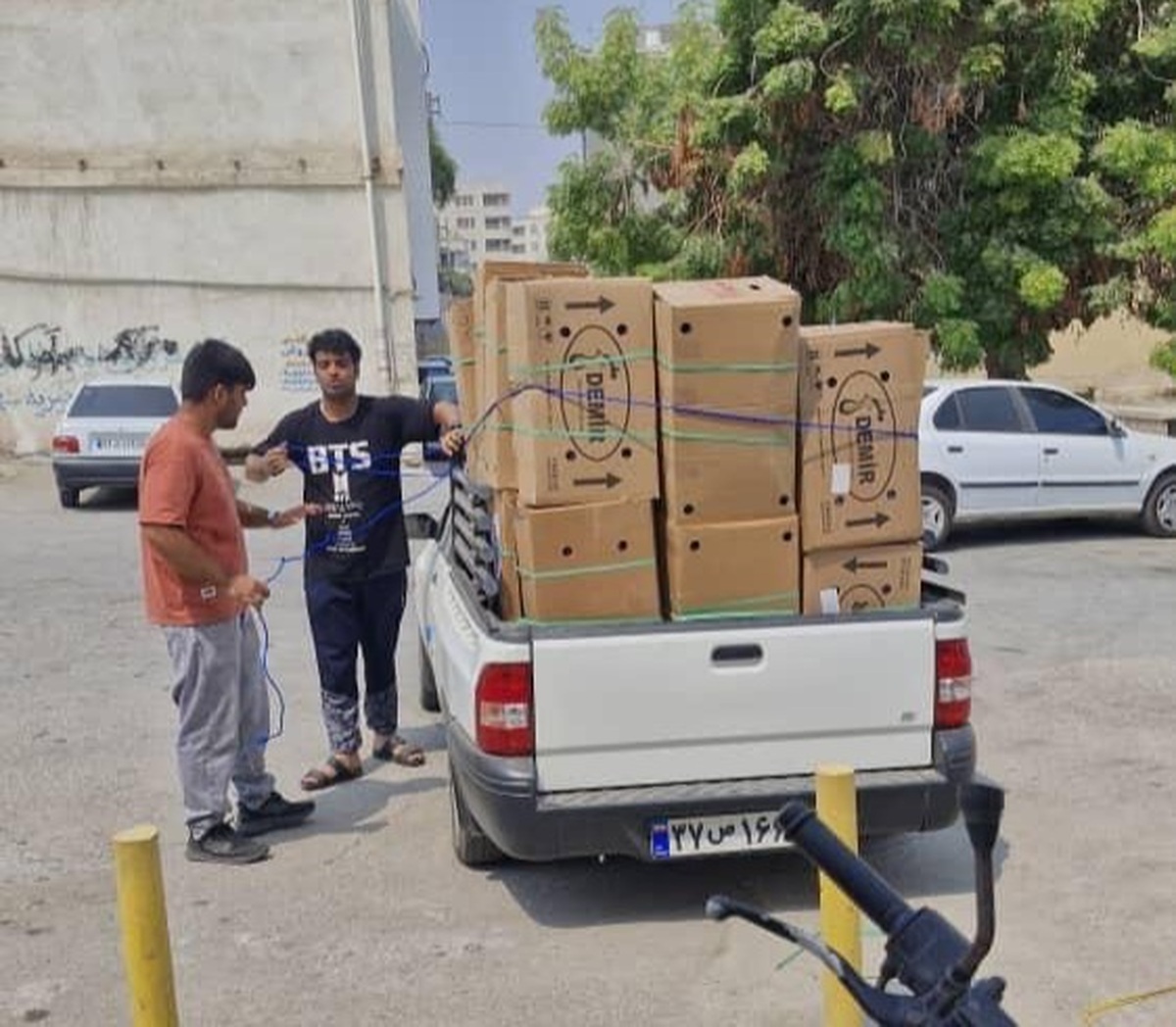 توزیع ۳۰۰ بسته آموزشی در مدارس محروم هرمزگان