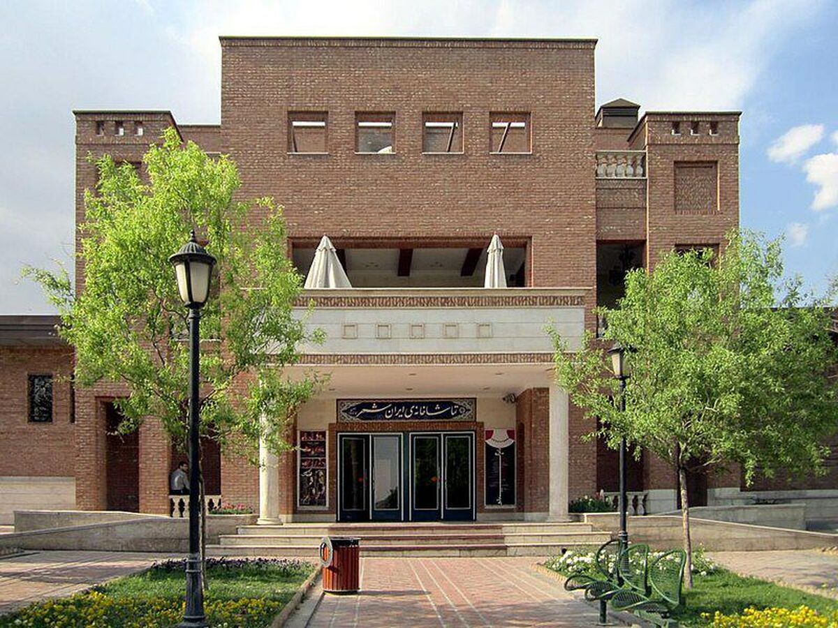 تمدید دو نمایش‌ در تماشاخانه‌ ایرانشهر 