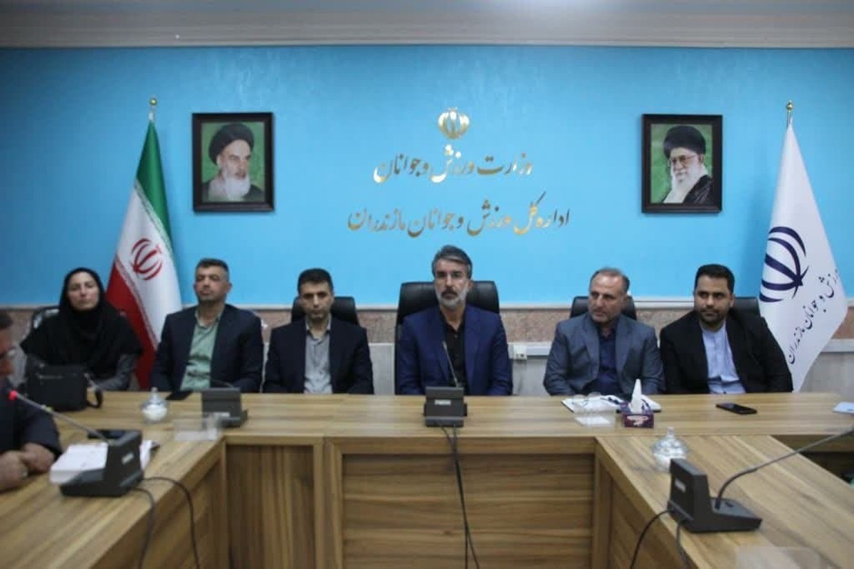 از ادای احترام به مقام شامخ شهید گمنام تا نشست صمیمانه با کارکنان ورزش و جوانان