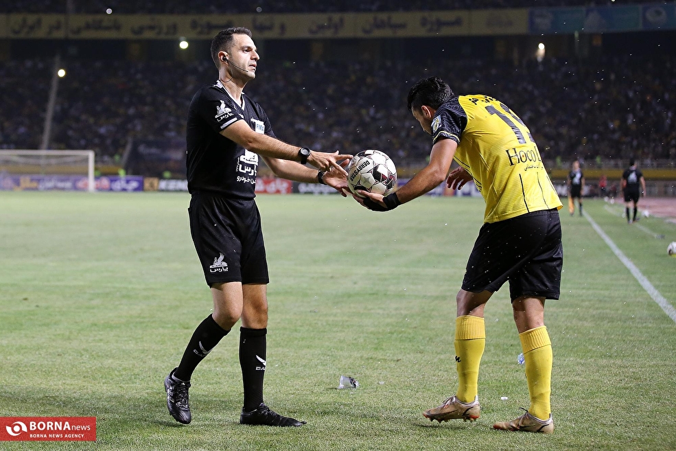 دیدار تیم‌های فوتبال سپاهان ـ پرسپولیس /۲