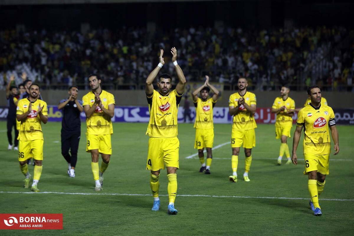 دیدار تیمهای فوتبال فجرسپاسی - گل گهر