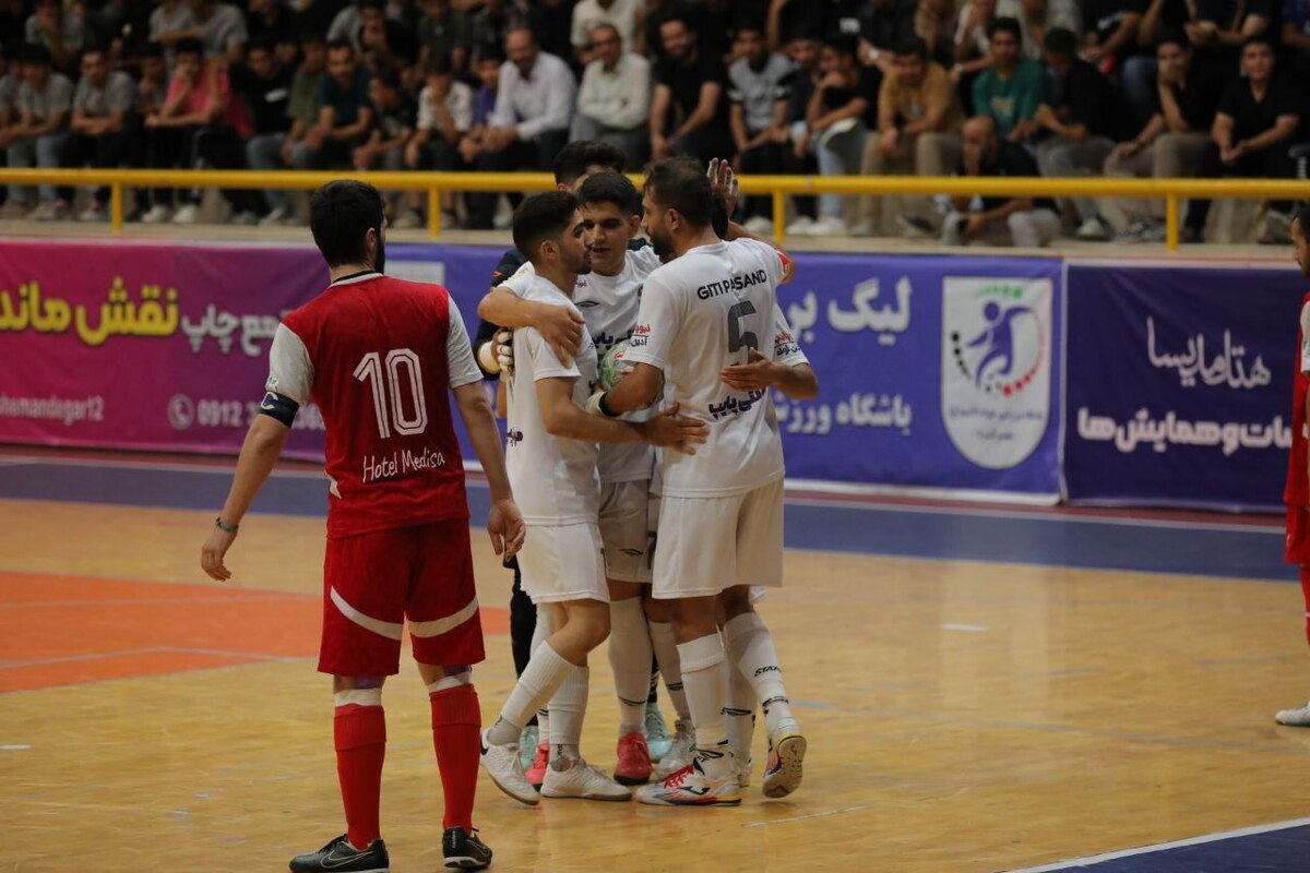 مس سونگون در صدر ماند؛ تعقیب تنگاتنگ فولاد زرند و گیتی‌پسند در لیگ برتر فوتسال