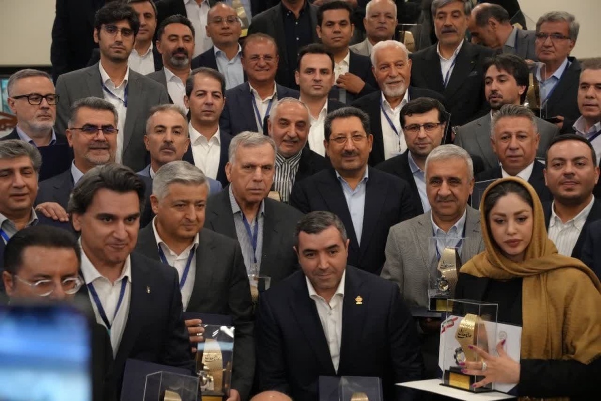 تجلیل از چهار واحد صنعتی و تولیدی استان قزوین در مراسم روز ملی صنعت 