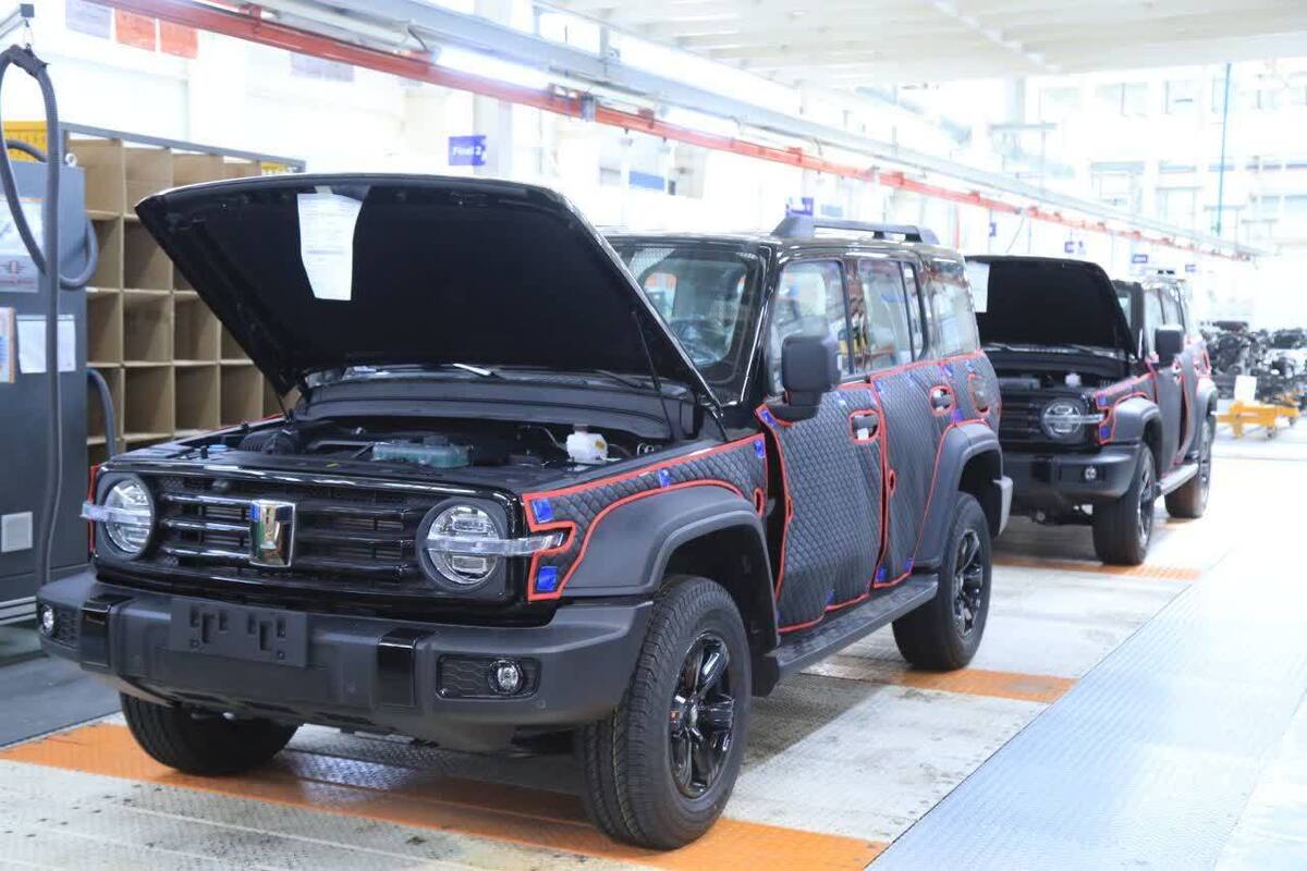 رونمایی از خط تولید خودرو تانک ۳۰۰ در قزوین