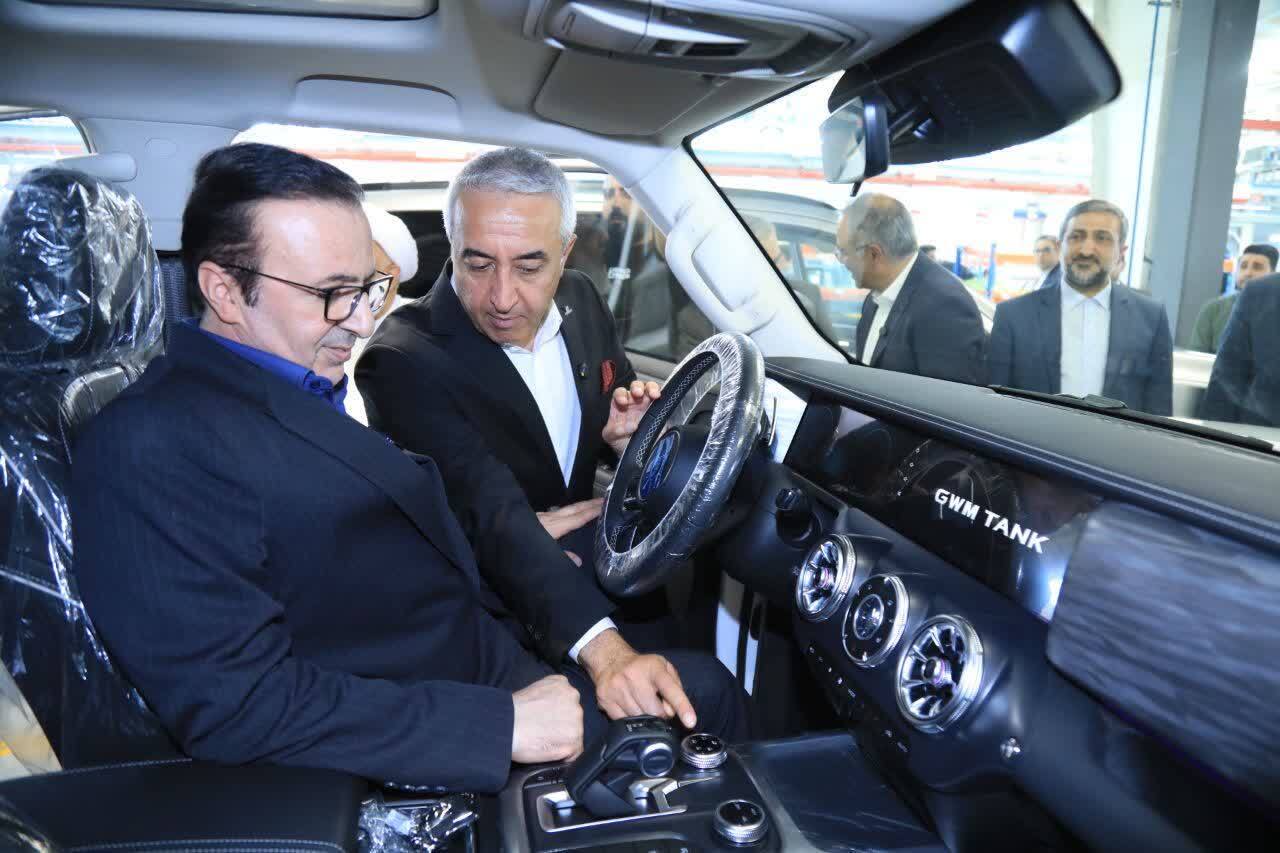 رونمایی از خط تولید خودرو تانک ۳۰۰ در قزوین