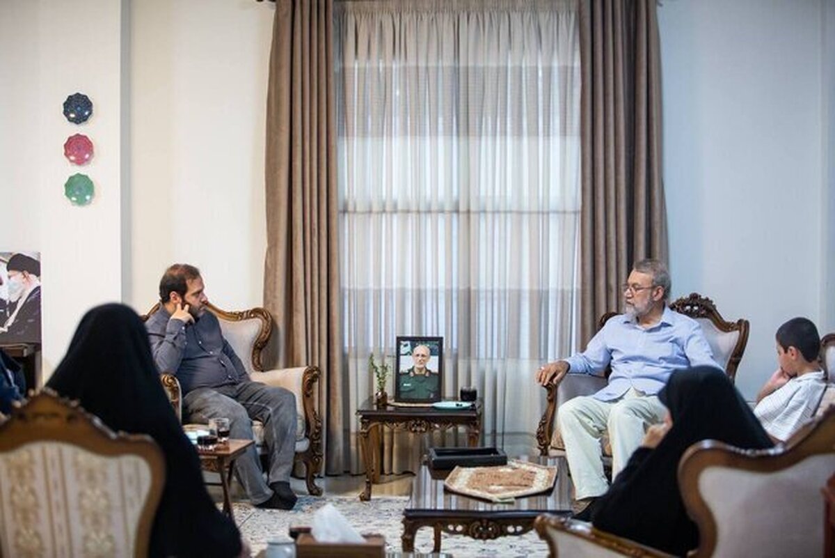 دیدار لاریجانی با خانواده شهیدان محرابی و شادمانی