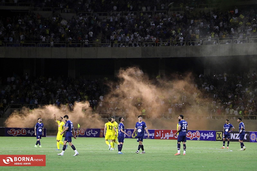 دیدار تیمهای فوتبال فجرسپاسی - گل گهر