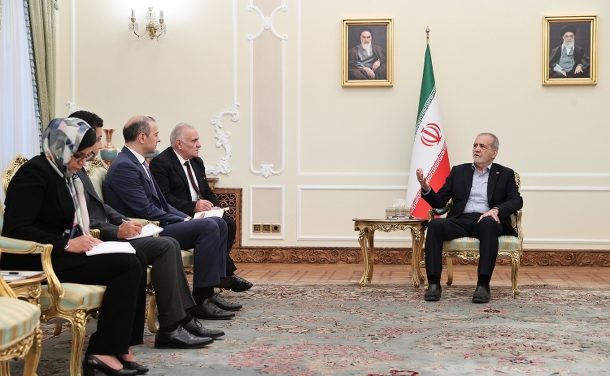 پزشکیان: مسیر گسترش تجارت و سرمایه‌گذاری ایران و ارمنستان باید هموار شود