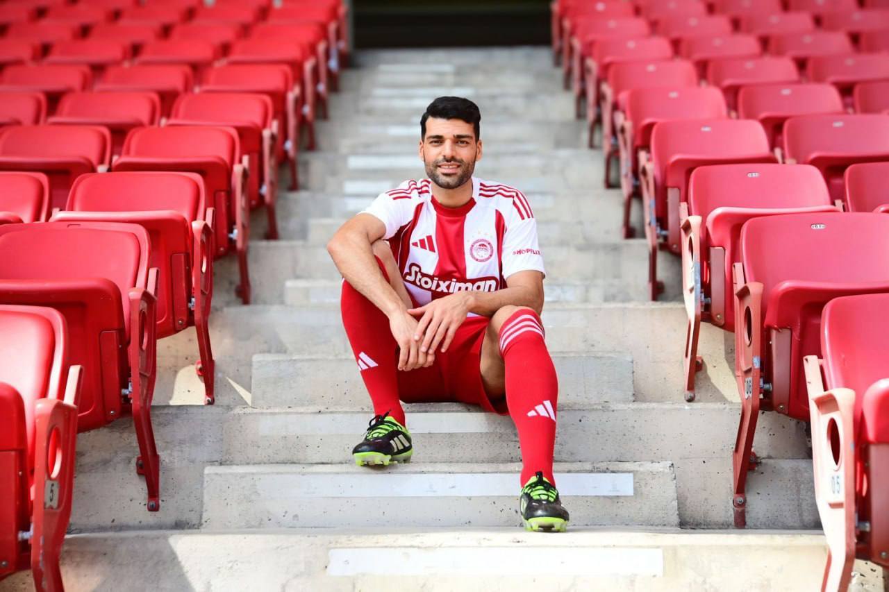 قرارداد طارمی و المپیاکوس رسمی شد/ اولین تصاویر از لژیونر ایرانی با پیراهن تیم جدید + عکس