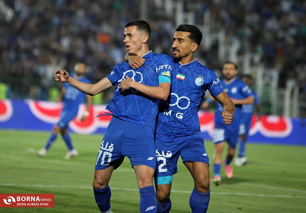 دیدار تیم های فوتبال استقلال- پیکان