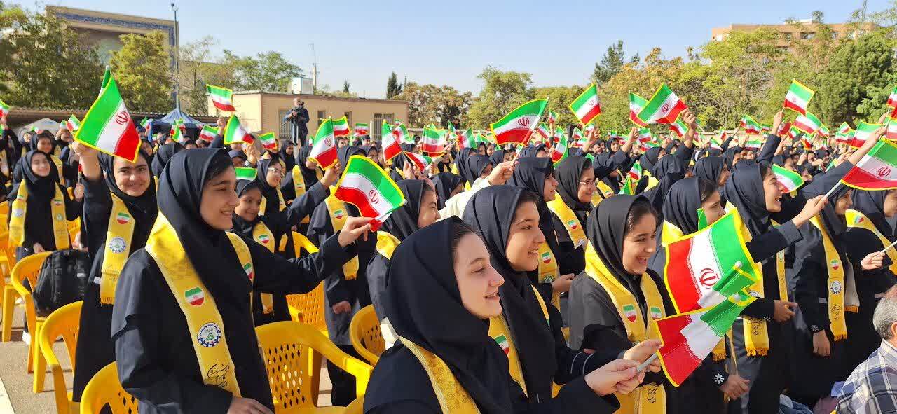 نوذری: با راه اندازی کرسی های آزاداندیشی در دبیرستانها گفتگو کردن را بیاموزیم 