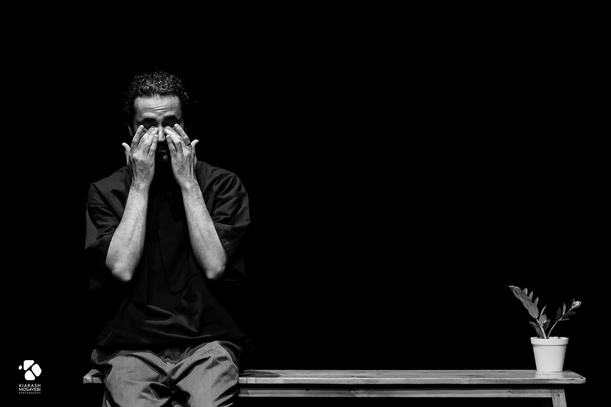 «قاب» در تئاتر لبخند