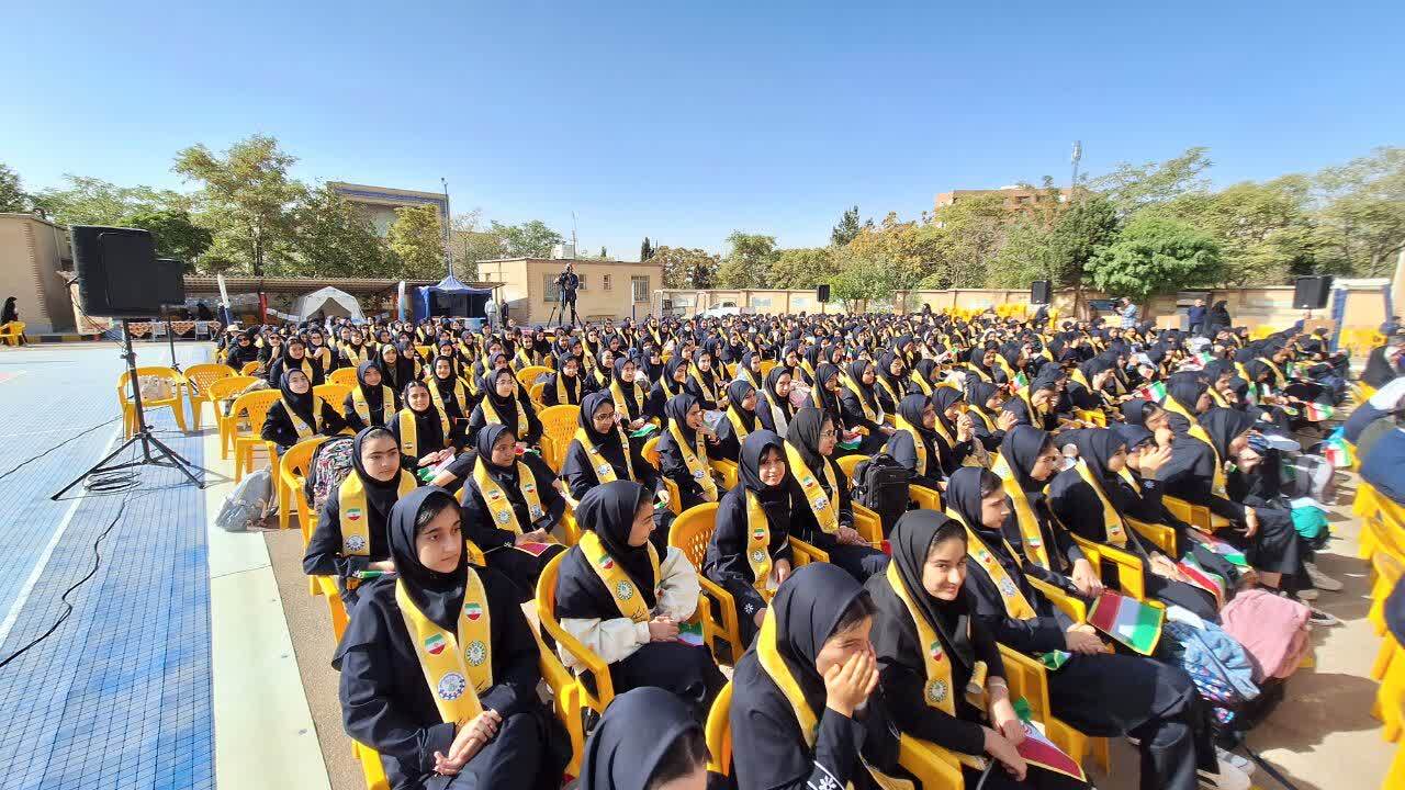 زنگ مهر و مقاومت در مدارس استان قزوین نواخته شد 