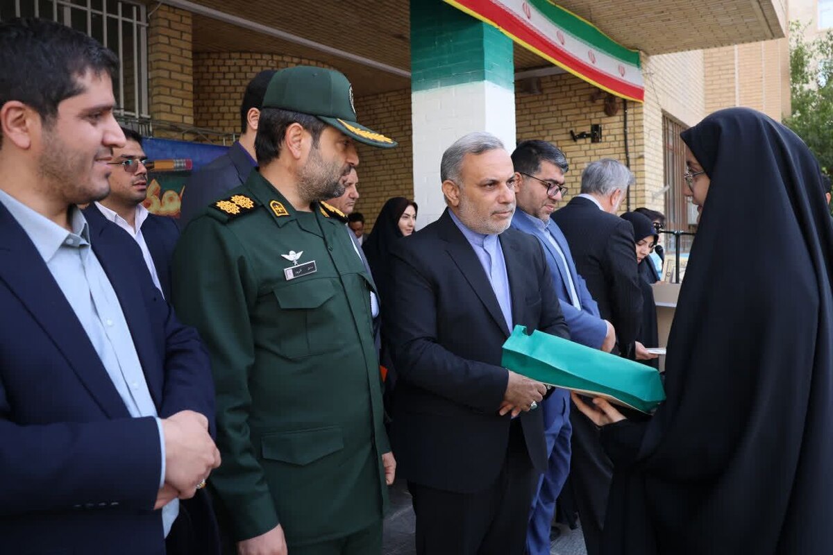 آغاز سال تحصیلی جدید با نواختن زنگ مهر در صالحیه