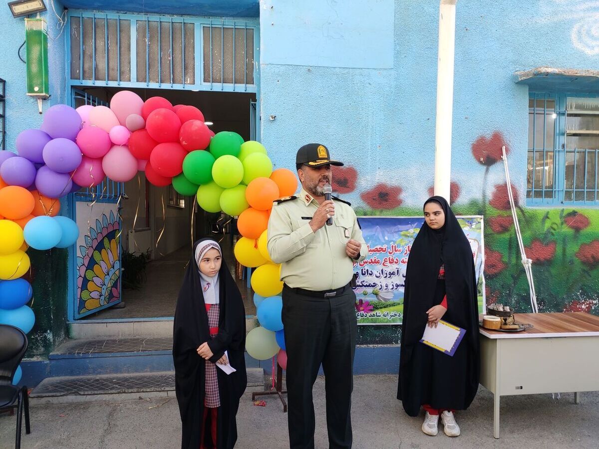 حضور نیروی انتظامی استان مرکزی برای حفظ نظم و امنیت دانش‌آموزان