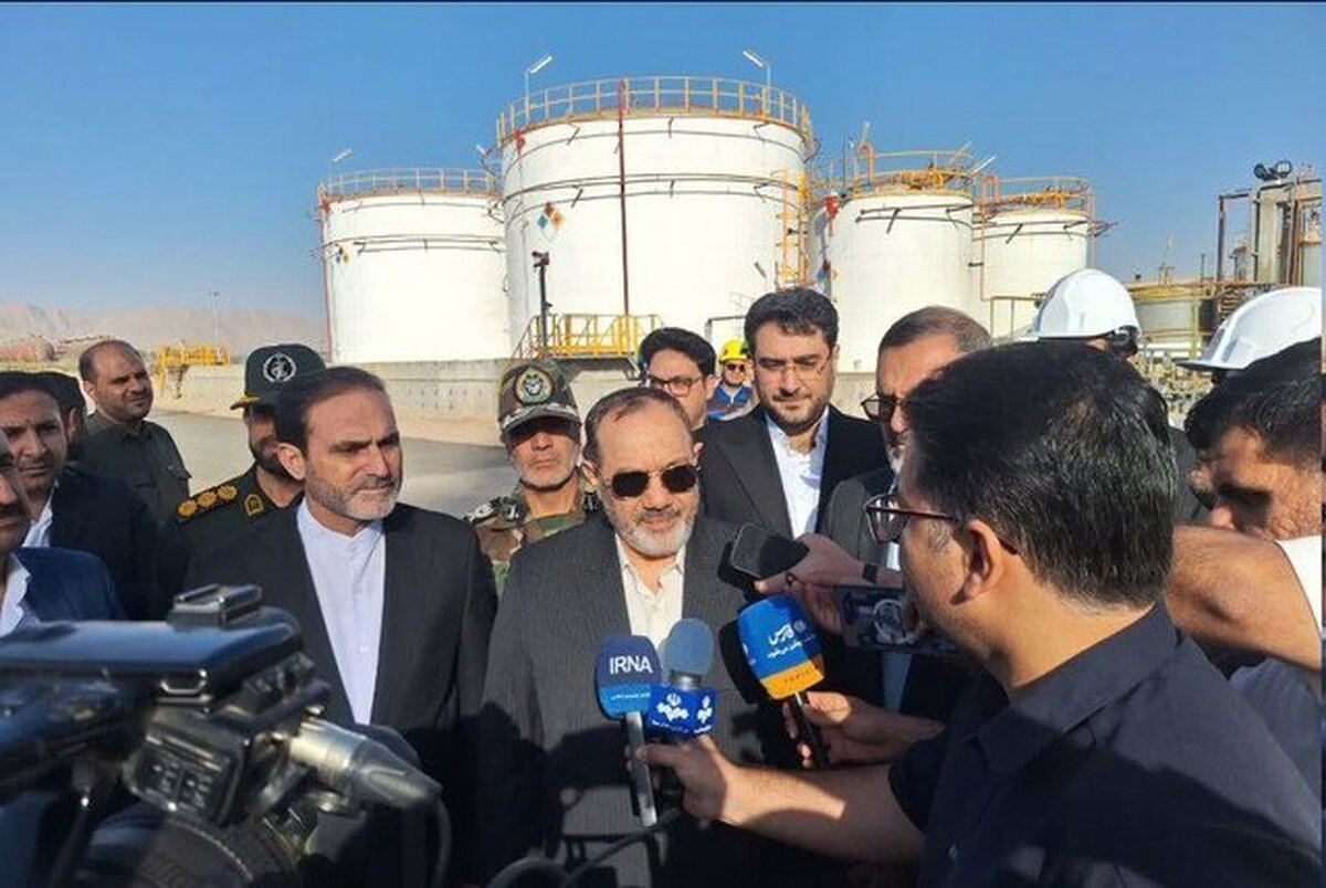 احداث نیروگاه خورشیدی ۱۰۰ مگاواتی مارون با دستور وزیر دفاع آغاز شد