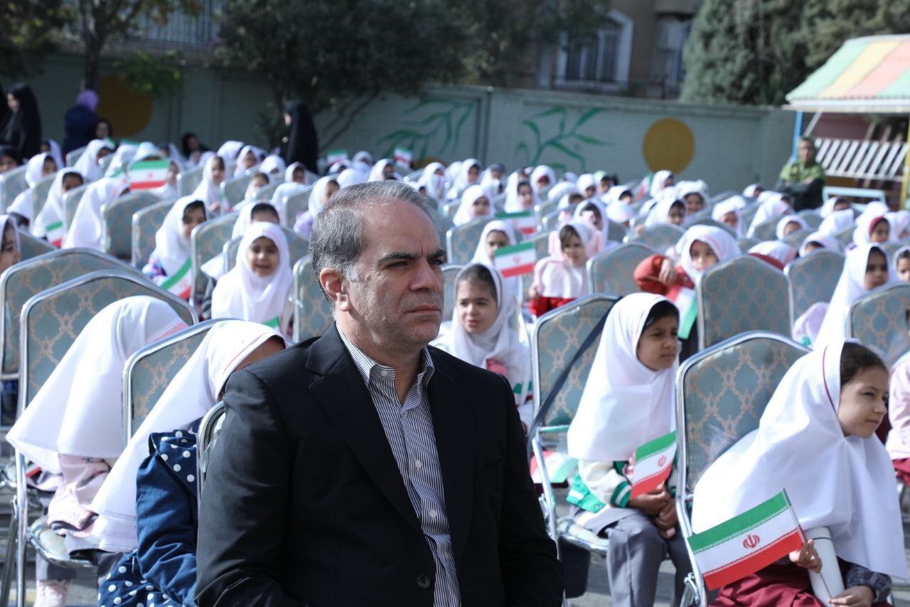 نواختن زنگ آغاز سال تحصیلی در مدارس شهر اندیشه