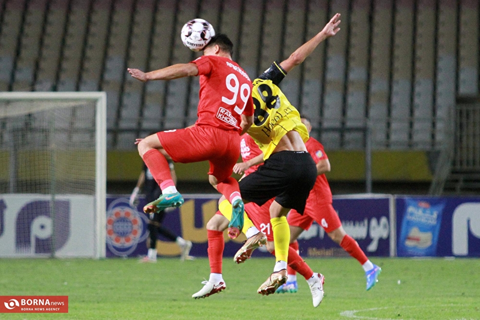 دیدار تیم‌های فوتبال سپاهان-تراکتور