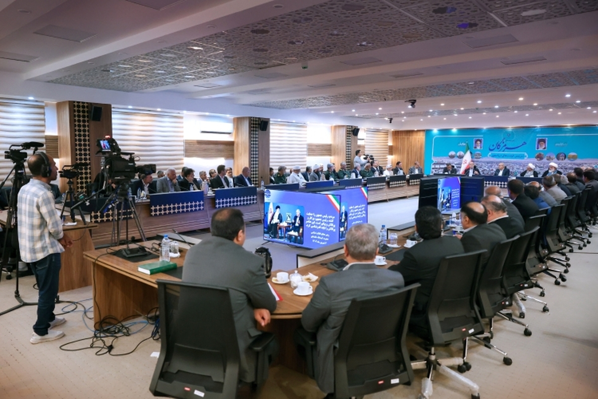 پزشکیان: مشکلات کشور با نگاه مسئولانه و استفاده از ظرفیت نیروهای توانمند قابل حل است