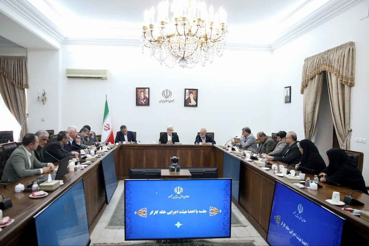 باید زنجیره تأمین و تولید کالاهای اساسی به عهده بخش خصوصی باشد