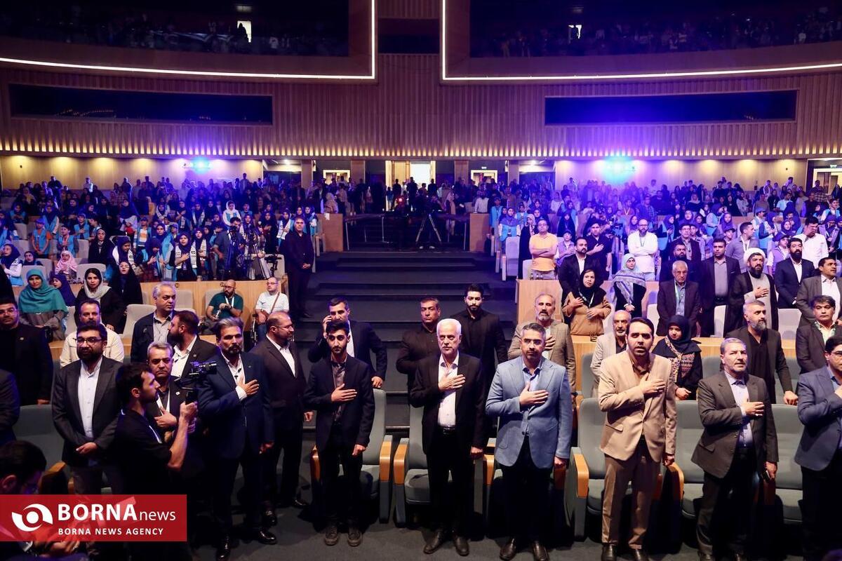 افتتاحیه ۲۵۰۰ نفری جشنواره فیلم‌های کودکان و نوجوانان در اصفهان برگزار شد