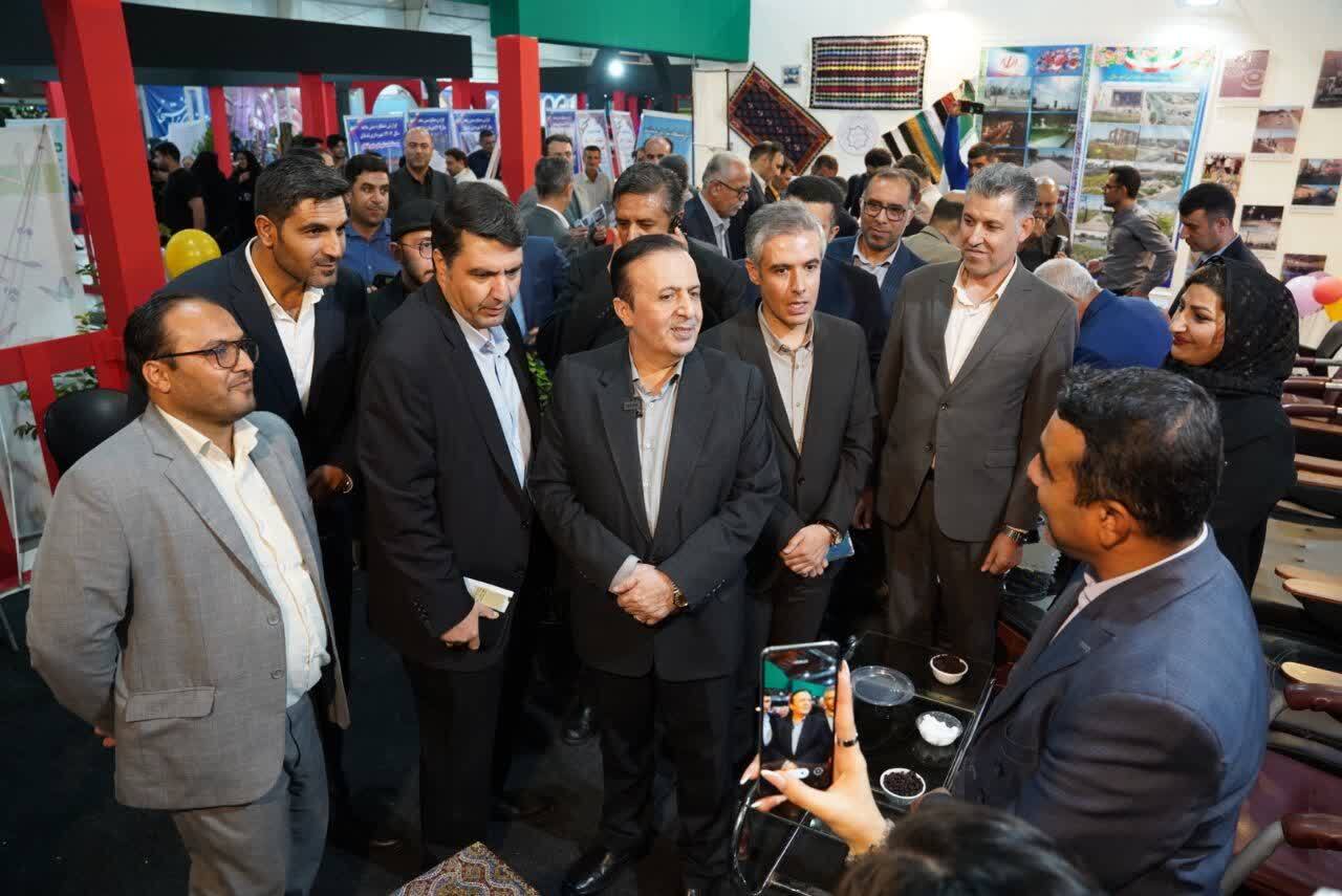 استاندار قزوین از نمایشگاه دستاوردهای مدیریت شهری و جشنواره فرهنگی