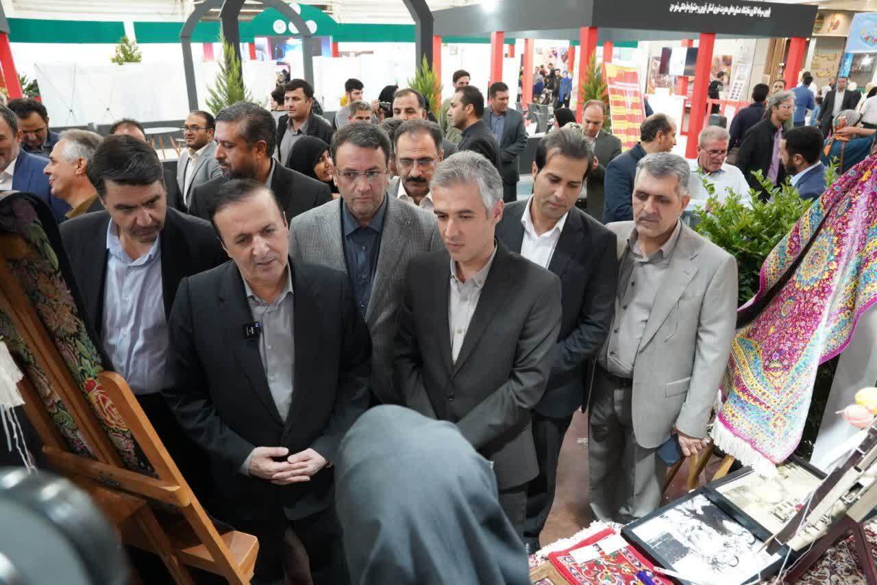 استاندار قزوین از نمایشگاه دستاوردهای مدیریت شهری و جشنواره فرهنگی