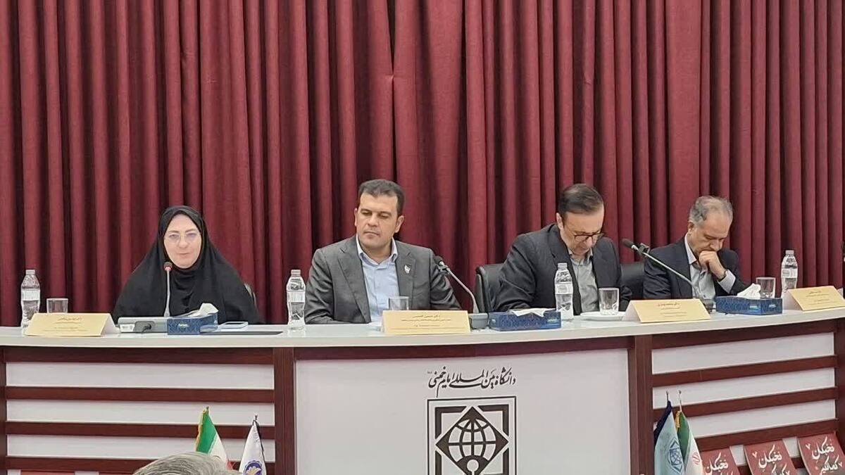 نشست معاون رئیس جمهور با نخبگان قزوین برگزار شد