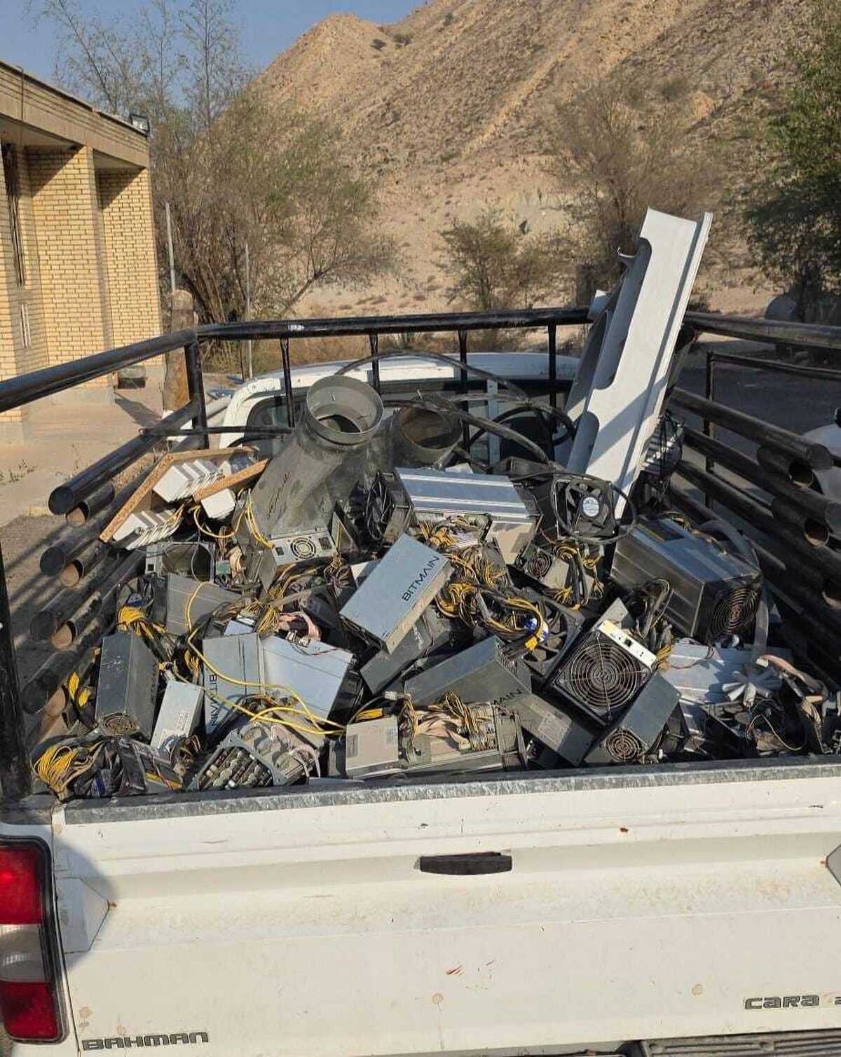 کشف و ضبط ۱۳۰ دستگاه ماینر در شهرستان بستک