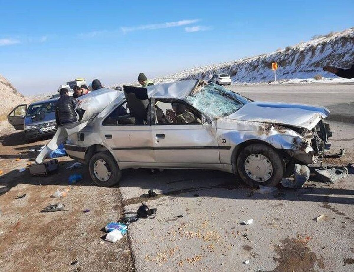 پنج نفر در برخورد پژو ۴۰۵ و پراید مصدوم شدند