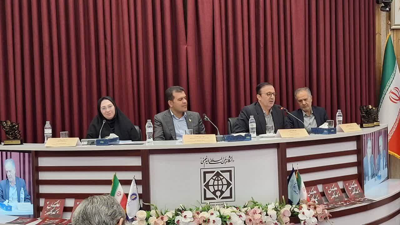 نوذری: راه برون رفت از مشکلات استفاده و حمایت از نخبگان است نوذری: راه برون رفت از مشکلات استفاده و حمایت از نخبگان است