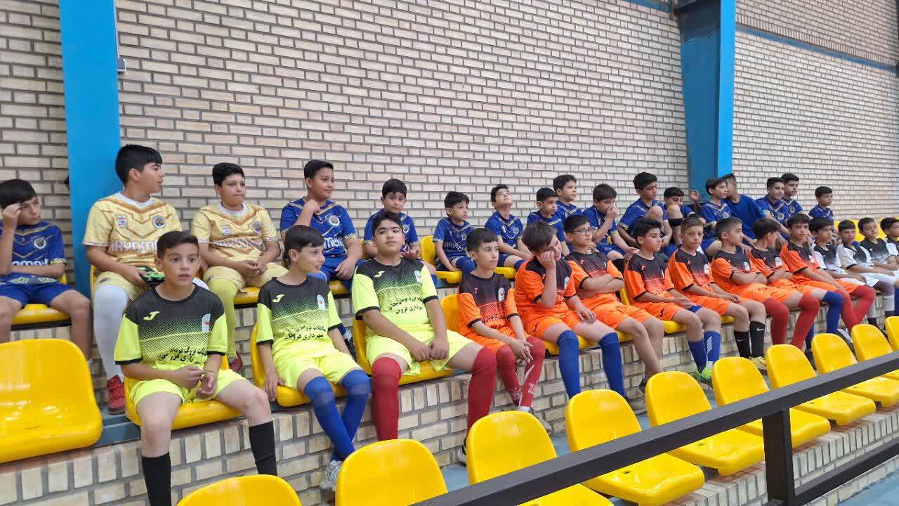 سوله ورزشی ناصرآباد در ناحیه منفصل شهری دانش افتتاح شد سوله ورزشی ناصرآباد در ناحیه منفصل شهری دانش افتتاح شد