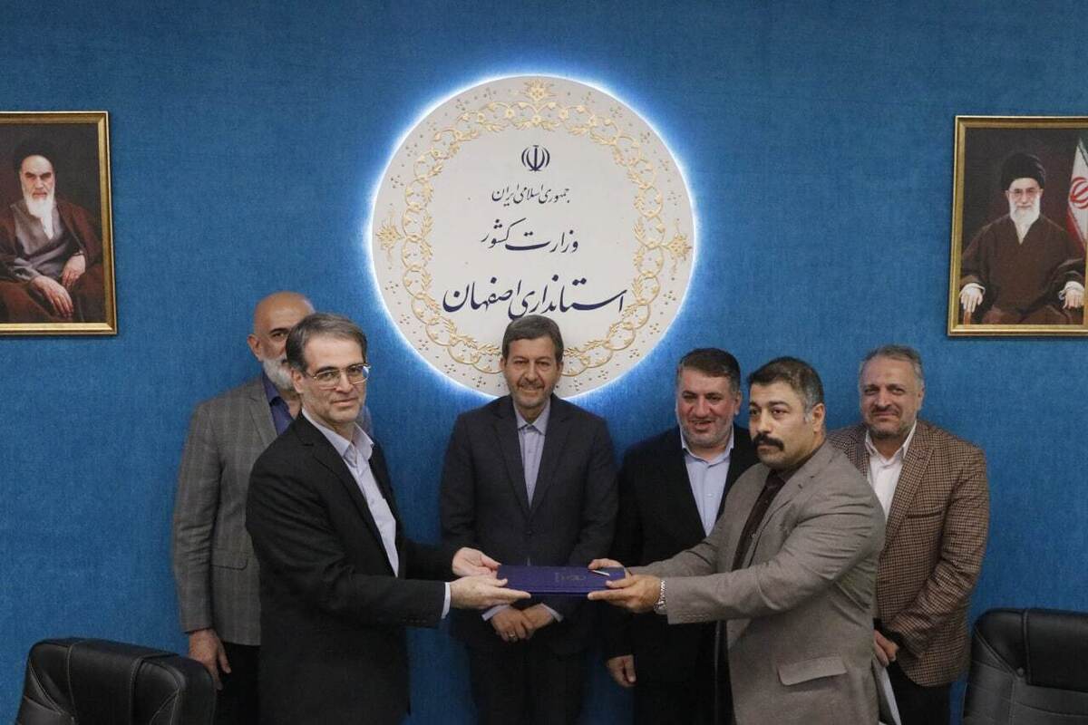 انعقاد دو تفاهم‌نامه احداث نیروگاه خورشیدی در اصفهان با حضور استاندار اصفهان