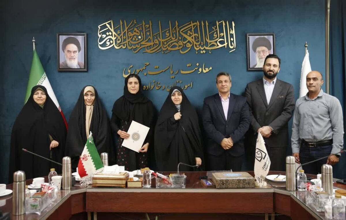 دیدار ریحانه مبینی، نخستین دختر مدال‌آور دوومیدانی ایران، با معاون رئیس‌جمهور در امور زنان و خانواده