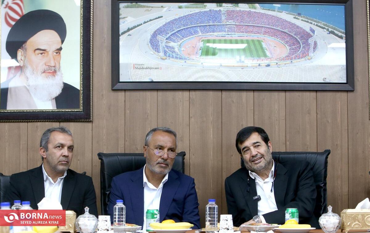 بازدید اعضای کمیسیون عمران مجلس و وزیر ورزش از ورزشگاه آزادی