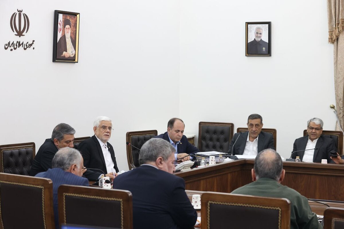 عارف: برای ایجاد ثبات در بازار به دنبال ایجاد فضای امنیتی نیستیم