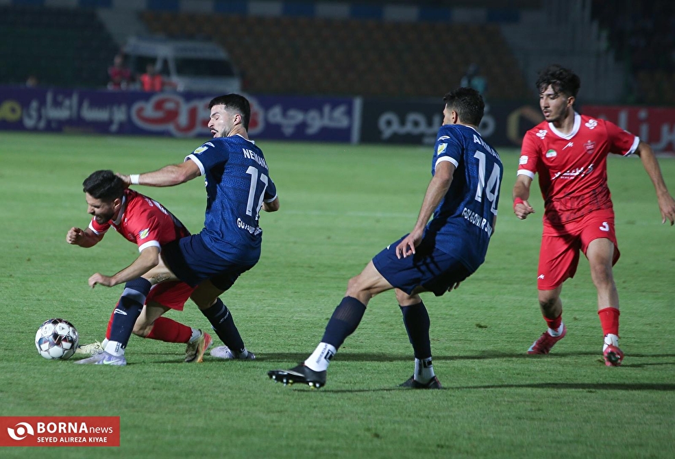 دیدار تیم های فوتبال پرسپولیس - گل گهر