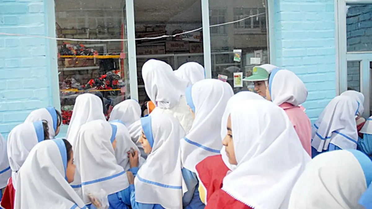 خانواده‌ها فروش اجناس غیرمجاز در بوفه‌ها را اطلاع دهند