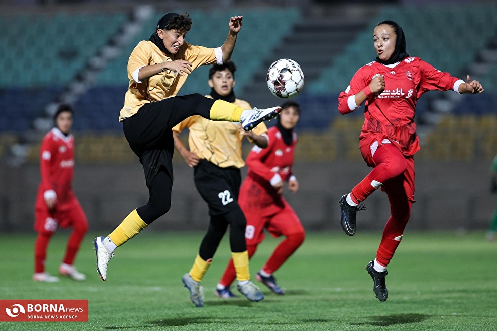 دیدار تیم های فوتبال دختران پرسپولیس و پالایش گاز ایلام