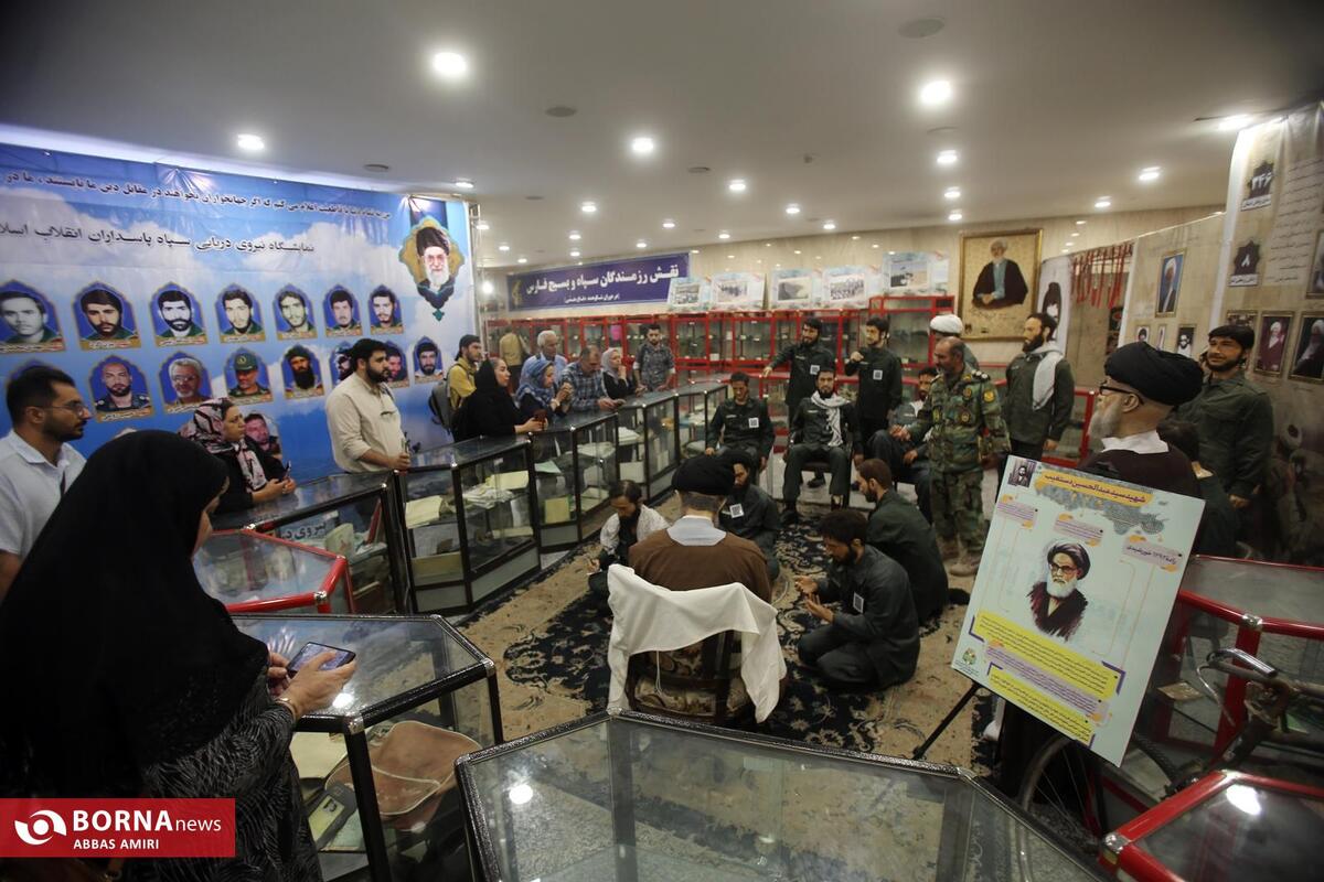 بازدید عکاسان فارس از موزه دفاع مقدس