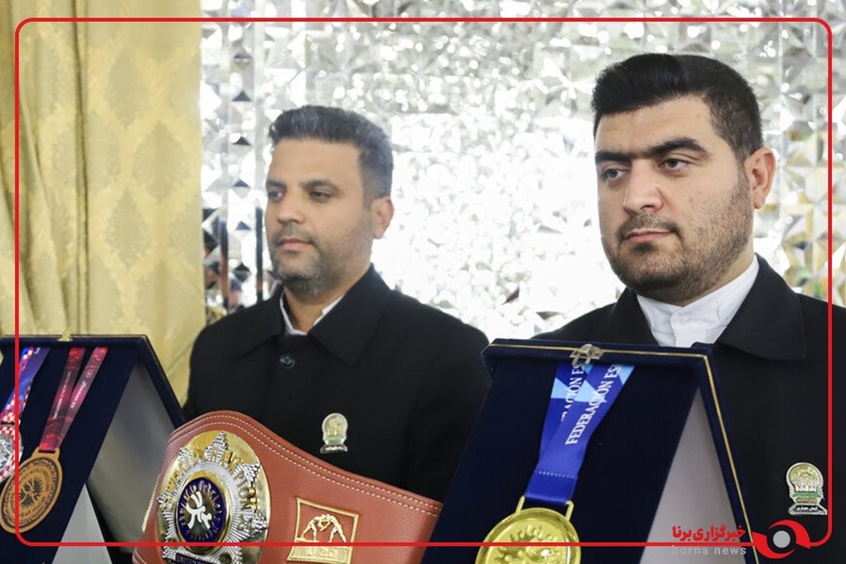 قهرمانان کشتی مدال‌هایشان را به موزه آستان قدس رضوی اهدا کردند