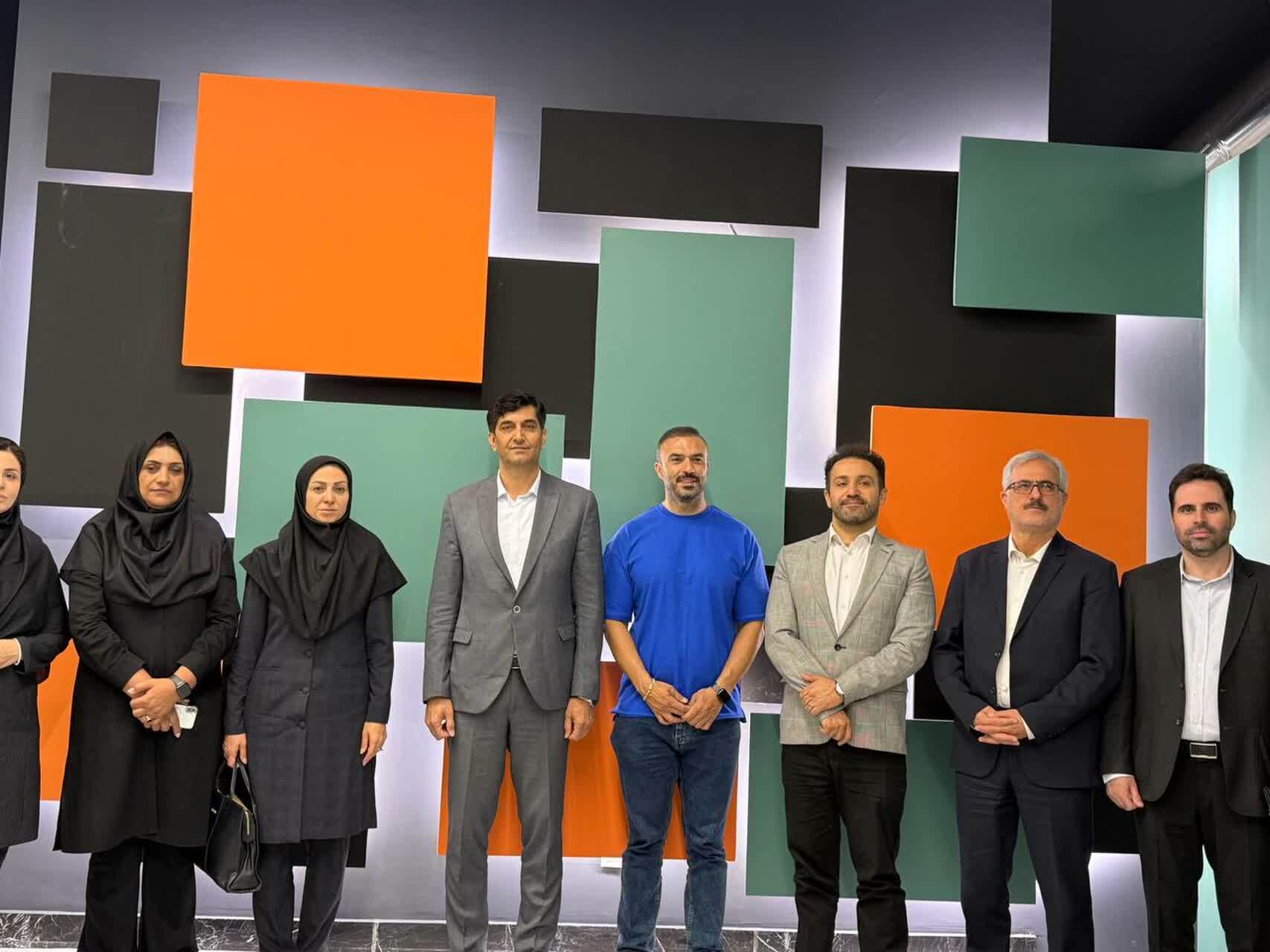 بازدید مدیرکل دفتر توسعه ورزش حرفه‌ای از باشگاههای قزوین 