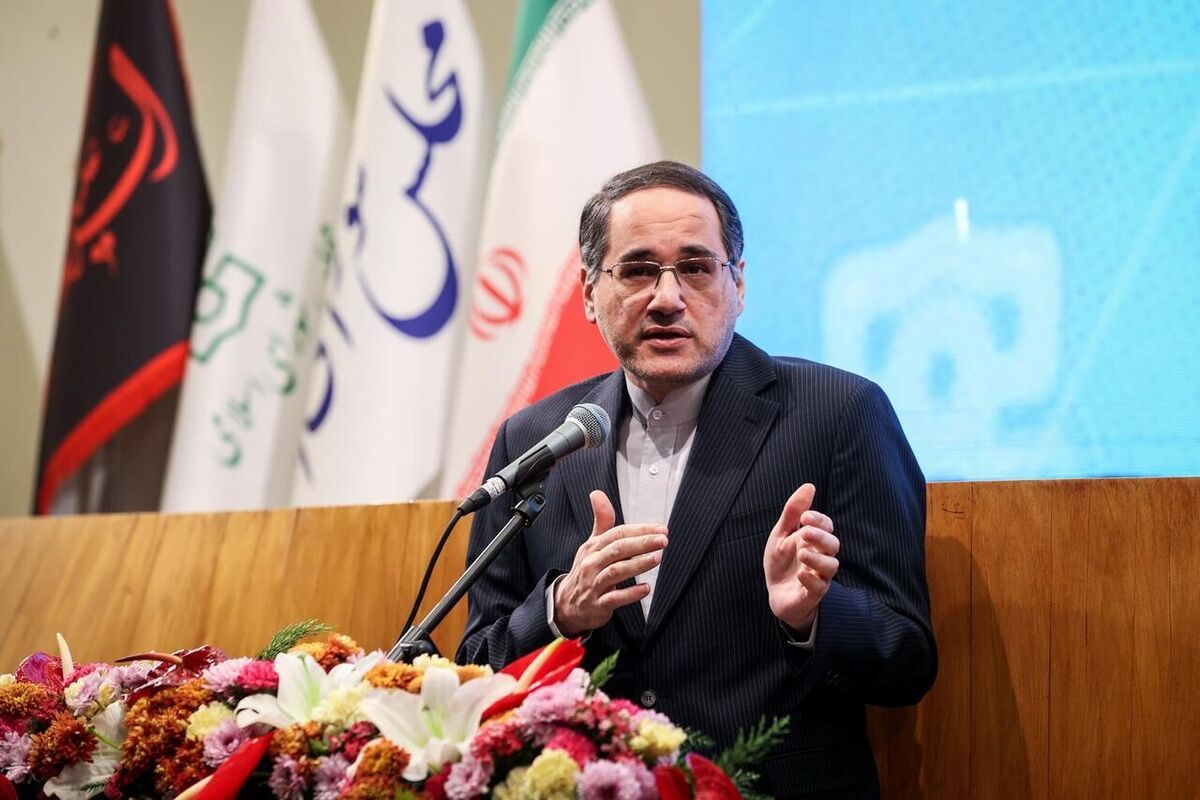 شرافت روستاییان و عشایر در اصالت، تولید، همبستگی و پاسداری از میراث طبیعی و فرهنگی ایران است